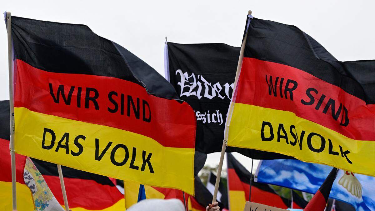 Die AfD macht seit Jahren mit scharfen Anti-Immigrationsparolen Stimmung. Bei dem Treffen in Potsdam waren auch einige hochrangige Parteimitglieder dabei.