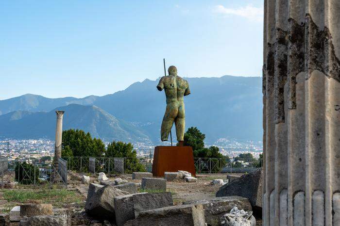Pompeji wurd 79 n. Chr durch einen Ausbruch des Vesuv verschüttet. Die Ausgrabung liefern seit Jahrzehnten einzigartige Einblicke in das römische Altagsleben