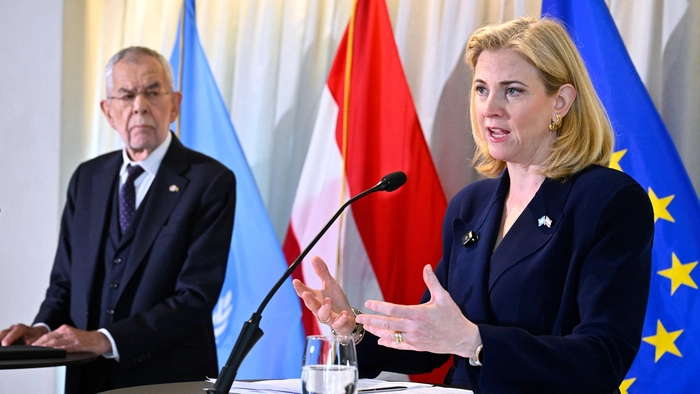Außenministerin Beate Meinl-Reisinger nahm Bundespräsident Alexander Van der Bellen nach dessen Aussage zu israelischen Kriegsverbrechen in Schutz