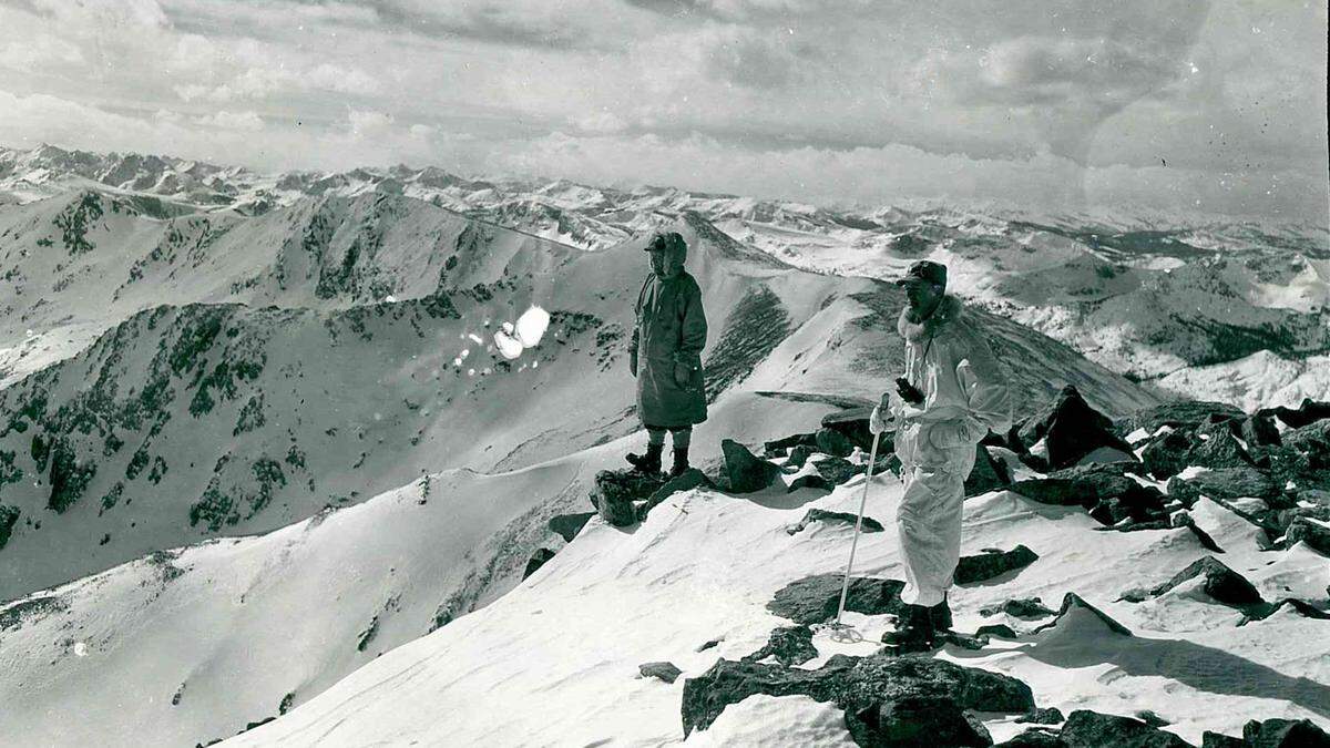 Blick über die Rocky Mountains auf 4000 Meter Höhe nahe Camp Hale, Mai 1943