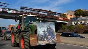 Tractors drive during a protest over their conditions ans European agricultural policy on the highway, north of Barcelona, on February 7, 2024. Farmers plan to collapse Barcelona with tractors in a mass protest against European agricultural policy. Angry farmers have been protesting across Europe over the struggles faced by the sector due to rising costs, high fuel prices, soaring inflation, bureaucracy and the environmental requirements in the EU's updated Common Agricultural Policy (CAP) and its forthcoming "Green Deal". (Photo by Pau Barrena / AFP)