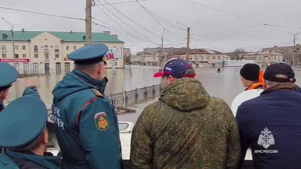 Die Behörden in Orsk haben bereits 4000 Menschen in Sicherheit gebracht