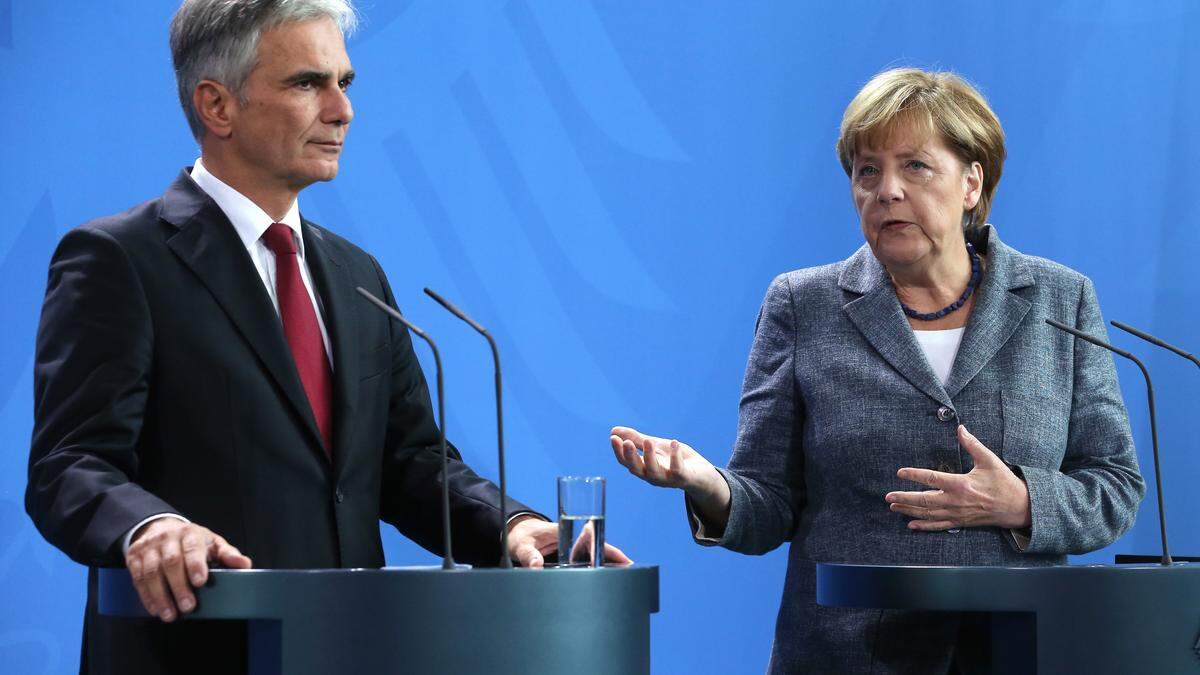 Angela Merkel (CDU) und Werner Faymann geben zehn Tage nach der Grenzöffnung eine gemeinsame Pressekonferenz. 