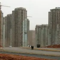China kämpft schon seit Jahren mit einem massiven Geburtenrückgang. In Ordos Kangbashi wurden Hochhäuser gebaut, in die vermutlich nie jemand einziehen wird