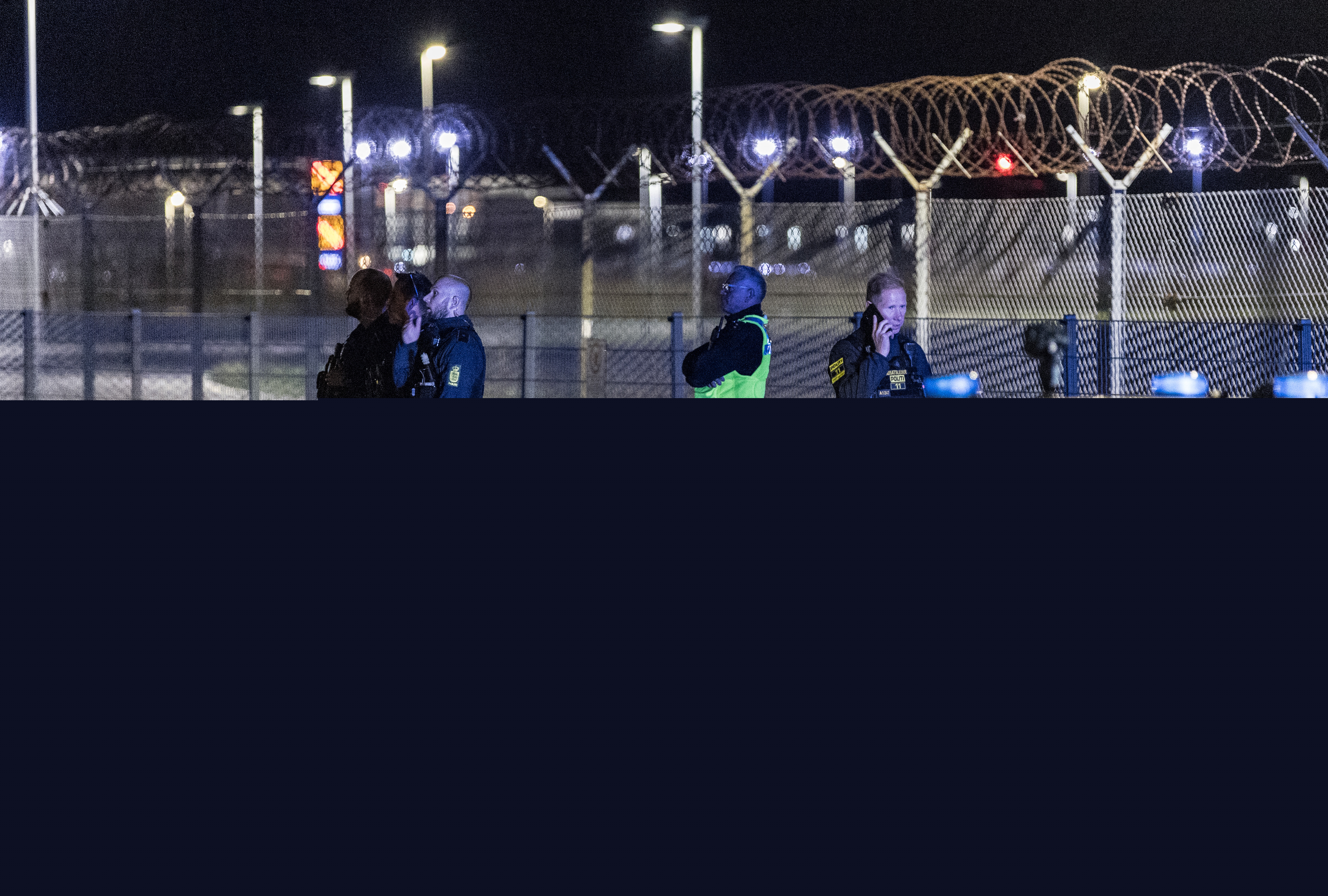 Drohnenalarm: Dänische Polizisten beobachten in Flughafennähe den Nachthimmel