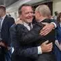 Schröder und Putin verbindet eine langjährige Freundschaft. Kurz nach der russischen Invasion in der Ukraine reiste der deutsche Altkanzler nach Moskau, die Vermittlungsmission blieb allerdings erfolglos
