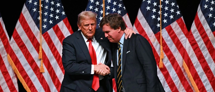Ein Bild aus besseren Tagen: Tucker Carlson mit Donald Trump