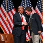 Ein Bild aus besseren Tagen: Tucker Carlson mit Donald Trump