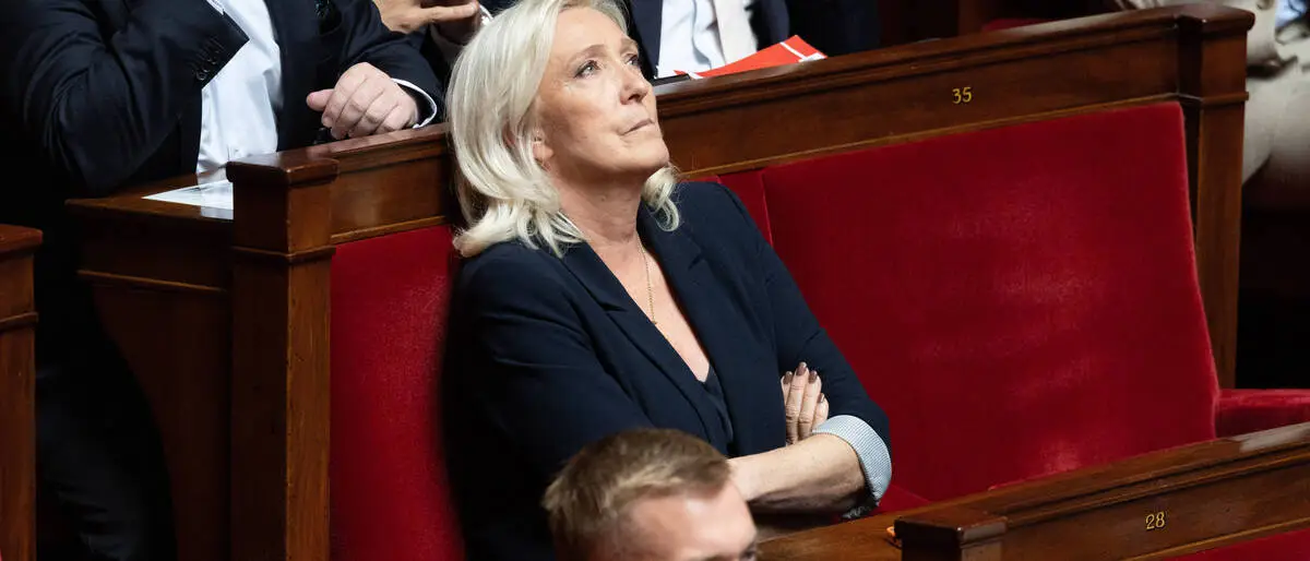 Ungewissheit vor der Entscheidung am Dienstag: Darf Le Pen bei den Präsidentschaftswahlen 2027 antreten, oder muss sie das Zepter an den jungen Parteichef Jordan Bardella weitergeben?