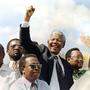 Nelson Mandela wurde 1994 zum Präsidenten Südafrikas gewählt. Davor war der Friedensnobelpreisträger fast 30 Jahre lang als politischer Gefangener inhaftiert gewesen