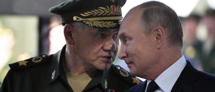 Weggelobt: Der Putin stets treu ergebene 68-Jährige Schoigu soll künftig den durchaus einflussreichen nationalen Sicherheitsrat als Sekretär leiten