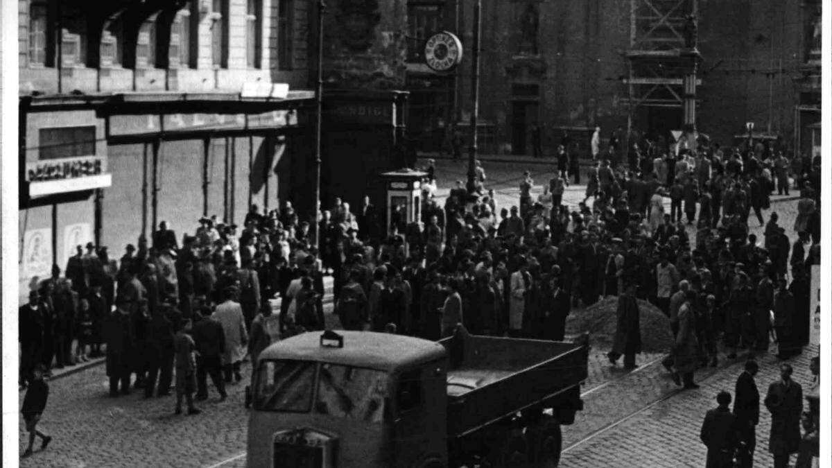 Kommunistische Demonstranten in der Wiedner Hauptstraße 1950.