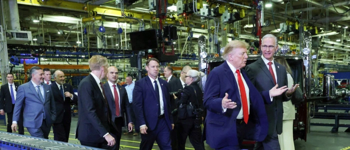 Trump startete seine Wahlkampftour in einem Lkw-Werk in Texas