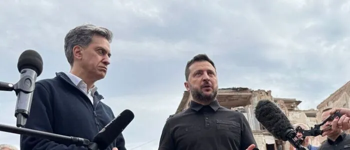 Selenskyj mit dem britischen Außenminister Miliband
