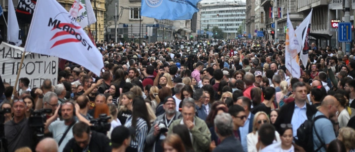 "Armee" von Studenten stellt sich gegen Machthaber Vučić