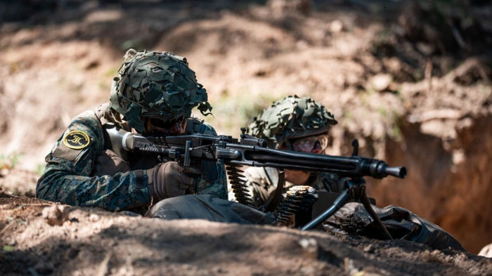 ++ THEMENBILD ++ Illustration zu den Themen Bundesheer / Militär / Verteidigung / Wehrdienst / Sicherheitspolitik. Im Bild: Soldaten der Theresianischen Militärakademie an einem Maschinengewehr 74 (MG 74) am Mittwoch, 02. Juli 2025, im Rahmen einer Übung des Verteidigungsministerium "Scharfschießen der Theresianischen Militärakademie bei Tag" am Truppenübungsplatz Allentsteig.