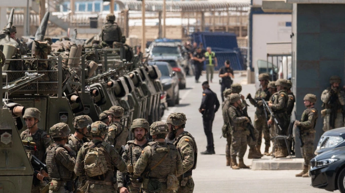 Spanische Soldaten an der Grenze zwischen Marokko und Ceuta