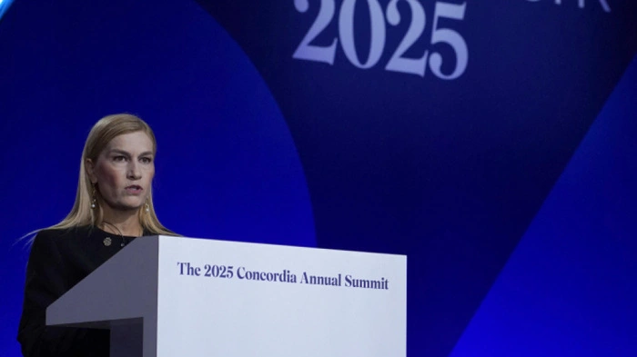 Vizeminisisterin Voloudaki bei einer Rede in New York 2025