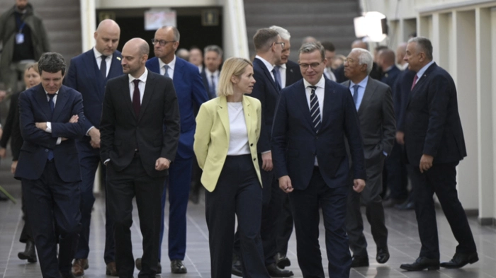 EU foreign policy chief Kaja Kallas (C) and Finnish Prime Minister Petteri Orpo (R) chat as they arrive with other European leaders for the first working session of the European Arctic Summit at the Arktikum science centre in Rovaniemi, Finland, on September 14, 2026. EU leaders meet in Finland's northern city of Rovaniemi to discuss how to strengthen the bloc's presence in the Arctic amid an international showdown over the strategic region. US President Donald Trump's repeated threats to bring Greenland -- an autonomous Danish territory -- under US control, has triggered a diplomatic crisis among allies. (Photo by Jouni Porsanger / Lehtikuva / AFP) / Finland OUT