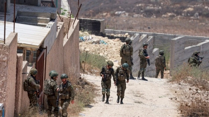 Israelische Soldaten im Dorf Tell