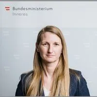 Mayer warnt: Junge Menschen radikalisieren sich zunehmend online