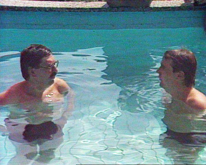 Das legendäre Sommergespräch von ORF-Journalist Peter Rabl mit Vizekanzler Norbert Steger in einem Pool in Kärnten 