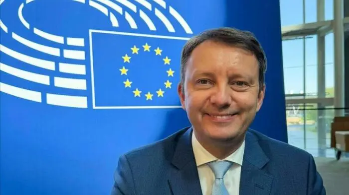 ZU APA0037 VOM 30.4.2026 - Der Chefverhandler des Europaparlaments für das nächste EU-Mehrjahresbudget von 2028 bis 2034, der rumänische EVP-Abgeordnete Siegfried Mure?an, im Rahmen eines Interviews mit der APA - Austria Presse Agentur in Wien.