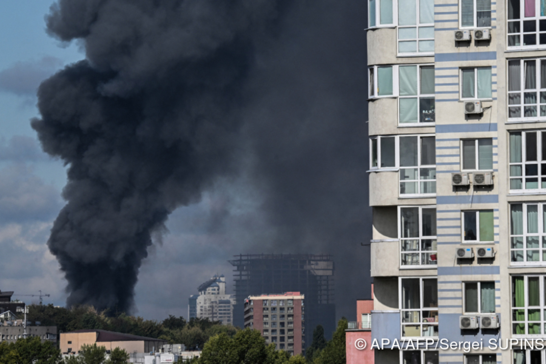 Russian Strikes on Kyiv and Kharkiv Kill at Least Eight