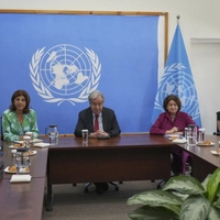 Guterres mit Christodoulides (L) und Erhürman (R)