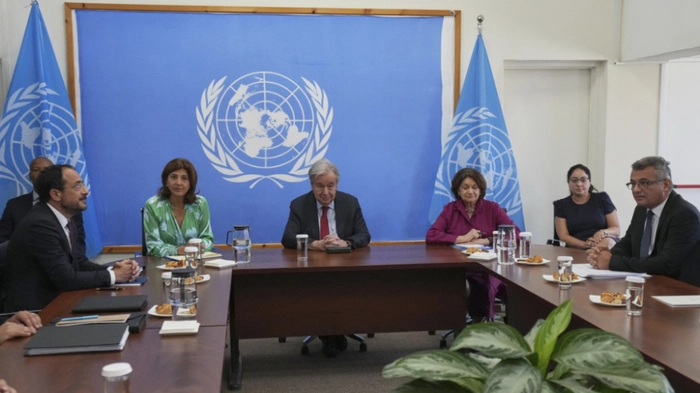 Guterres mit Christodoulides (L) und Erhürman (R)