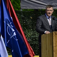 Lettlands Verteidigungsminister Melnis bei einem NATO-Treffen