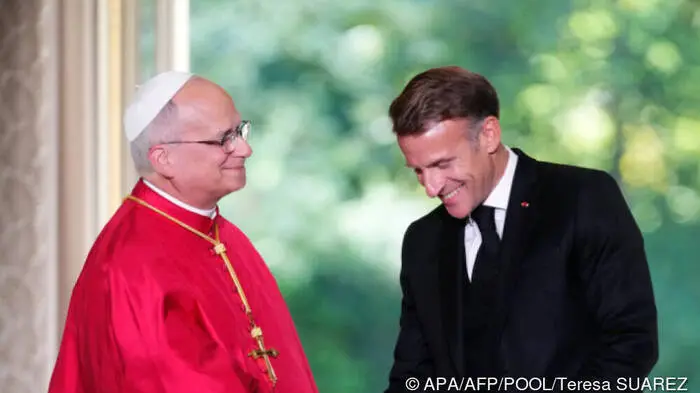 Leo XIV. und Macron im Elysee-Palast