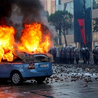 Ausschreitungen bei Anti-Regierungs-Protesten in Tirana