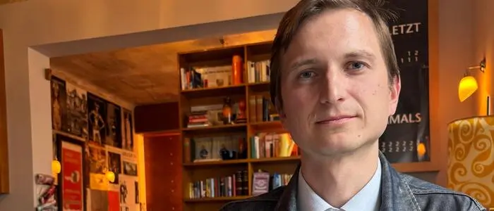 Musiker und Tontechniker Lukas Maier sichert das berührende Liedgut für die Nachwelt