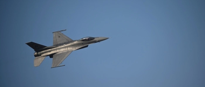 An US air force F16 perfoms a diplay flight at Al-Maktoum International Airport during the Dubai Airshow 2025 in Dubai on November 17, 2025. (Photo by Giuseppe CACACE / AFP)