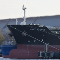 Russischer Tanker im Hafen von St. Petersburg