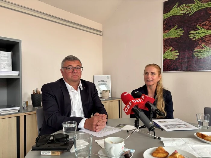 Staatssekretär Jörg Leichtfried (SPÖ) und Daniela Grabovac, Leiterin der Antidiskriminierungsstelle
