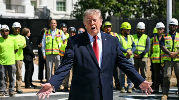 Trump erläutert neuen Helikopter-Landeplatz im Weißen Haus