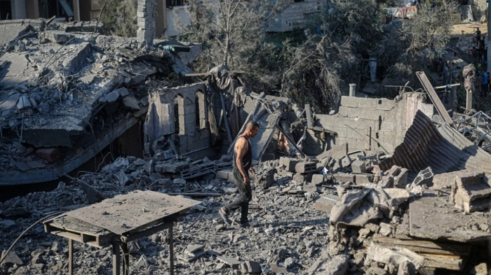 Zerstörung nach israelischem Angriff auf Deir al-Balah