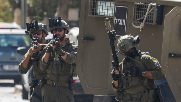 Israelische Soldaten gehen gegen Palästinenser vor