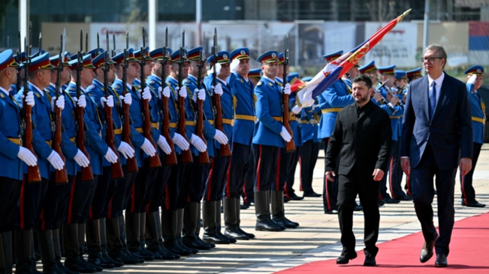 Roter Teppich für Selenskyj in Belgrad