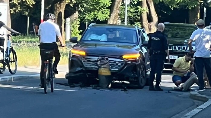Gegen 7:45 Uhr krachte der Grazer in den Poller, der gerade aus der Versenkung gekommen war