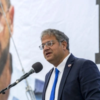 Israel's far-right National Security Minister Itamar Ben Gvir speaks during the funeral of Israeli hostage Ran Gvili, whose remains were finally brought back to Israel on January 26, in the southern town of Meitar on January 28, 2026. Hundreds of tearful mourners packed a stadium in southern Israel on January 28, 2026, for the funeral of Ran Gvili, the last Gaza hostage whose burial marks the end of a painful national saga triggered by Hamas's 2023 attack. Israeli forces on January 26 brought home the remains of Gvili, who was killed in action and whose body Palestinian militants took into Gaza during their October 7 attack, which triggered a devastating two-year war. (Photo by Chaim Goldberg / POOL / AFP)