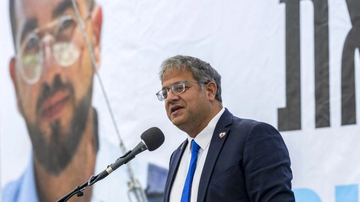 Israel's far-right National Security Minister Itamar Ben Gvir speaks during the funeral of Israeli hostage Ran Gvili, whose remains were finally brought back to Israel on January 26, in the southern town of Meitar on January 28, 2026. Hundreds of tearful mourners packed a stadium in southern Israel on January 28, 2026, for the funeral of Ran Gvili, the last Gaza hostage whose burial marks the end of a painful national saga triggered by Hamas's 2023 attack. Israeli forces on January 26 brought home the remains of Gvili, who was killed in action and whose body Palestinian militants took into Gaza during their October 7 attack, which triggered a devastating two-year war. (Photo by Chaim Goldberg / POOL / AFP)
