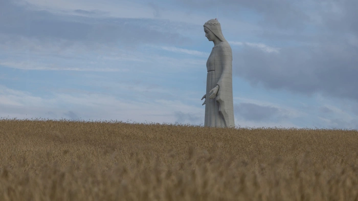 55 Meter hohe Marienstatue in polnischem Dorf Konotopie