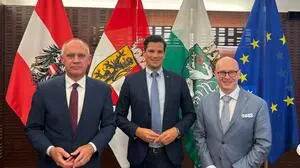 Innenminister Gerhard Karner (ÖVP) und die Flüchtlingsreferenten von Steiermark und Salzburg, die FPÖ-Landesräte Hannes Amesbauer und Wolfgang Fürweger 