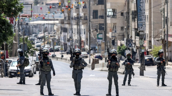 Israeli forces stand guard during a raid on the UNRWA Vocational Training Centre, located between the Kafr Aqab neighbourhood and the Qalandia refugee camp, south of the West Bank city of Ramallah, on August 25, 2026. Israeli police raided a vocational training centre run by the UN agency for Palestinian refugees in annexed east Jerusalem on August 25, in a move a far-right minister said aimed to "remove" the body from the site. The move follows repeated warnings by UNRWA that Israeli authorities were threatening its Qalandia training centre, located between the east Jerusalem neighbourhood of Kafr Aqab and Qalandia refugee camp. (Photo by Zain JAAFAR / AFP)