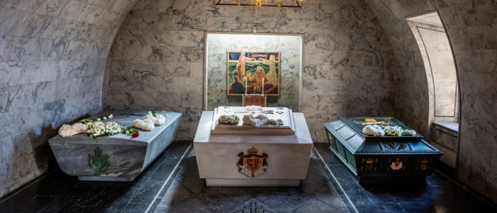 The sarcophagus of Norway's late King Harald V (L) is seen in the crypt of the palace church, next to the two sarcophagi of King Haakon VII and Queen Maud, and King Olav V and Crown Princess Martha, in Oslo, Norway, on September 18, 2026. (Photo by Ole Berg-Rusten / NTB / AFP) / Norway OUT