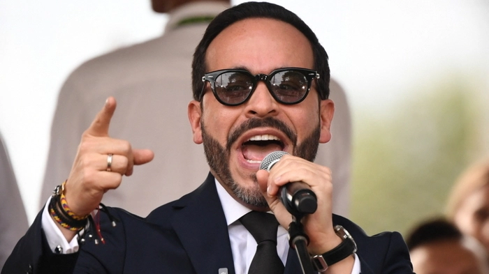 (FILES) Colombia's president-elect Abelardo de la Espriella delivers a speech during a military parade commemorating Colombia's Independence Day in Medellin, Colombia, on July 20, 2026. De la Espriella said on July 27, 2026, he will break diplomatic relations with the leftist governments of Cuba and Nicaragua once he takes office August 7. (Photo by Jaime SALDARRIAGA / AFP)