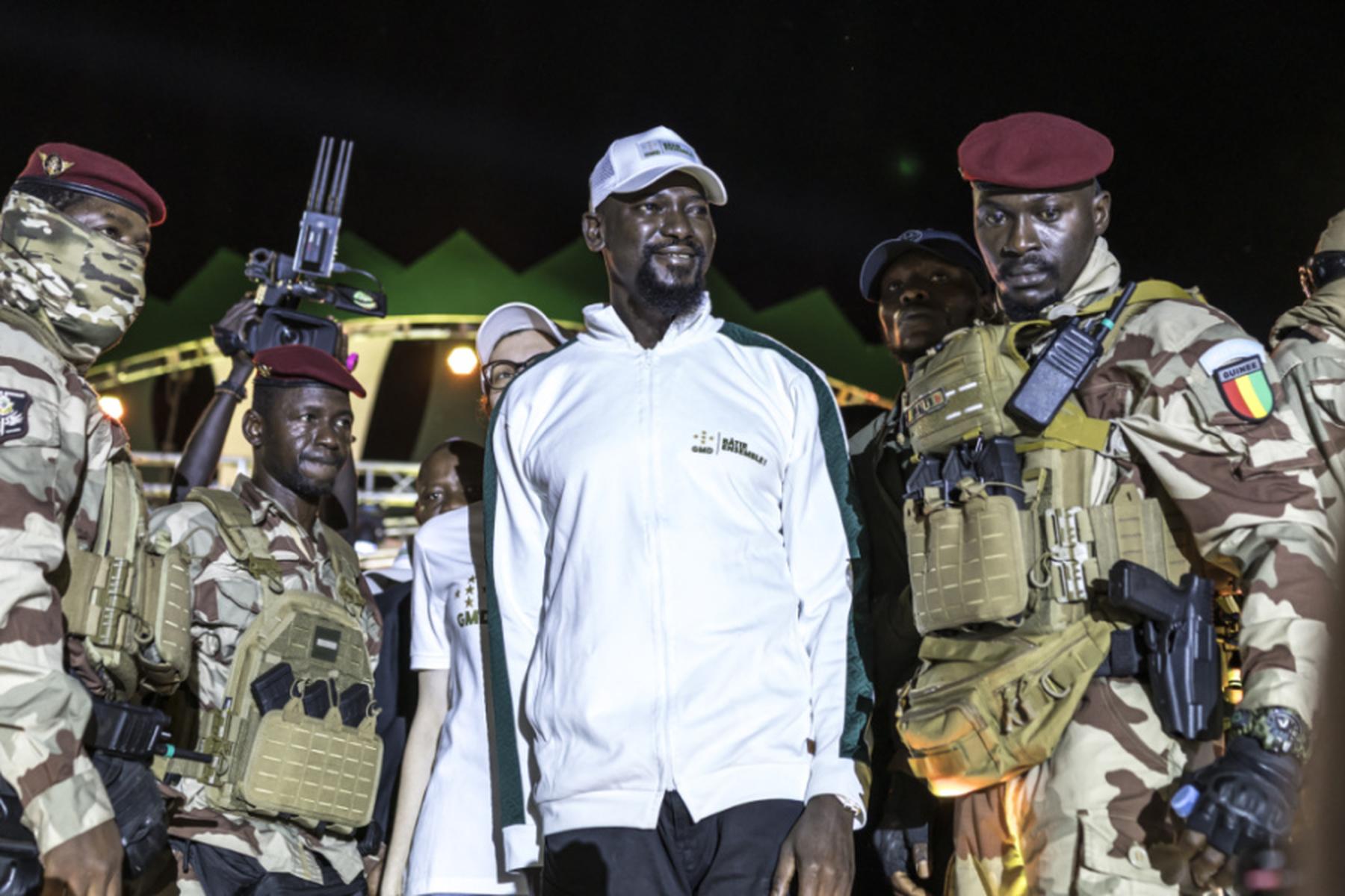 Conakry: Putschführer Mamady Doumbouya gewann Wahl in Guinea